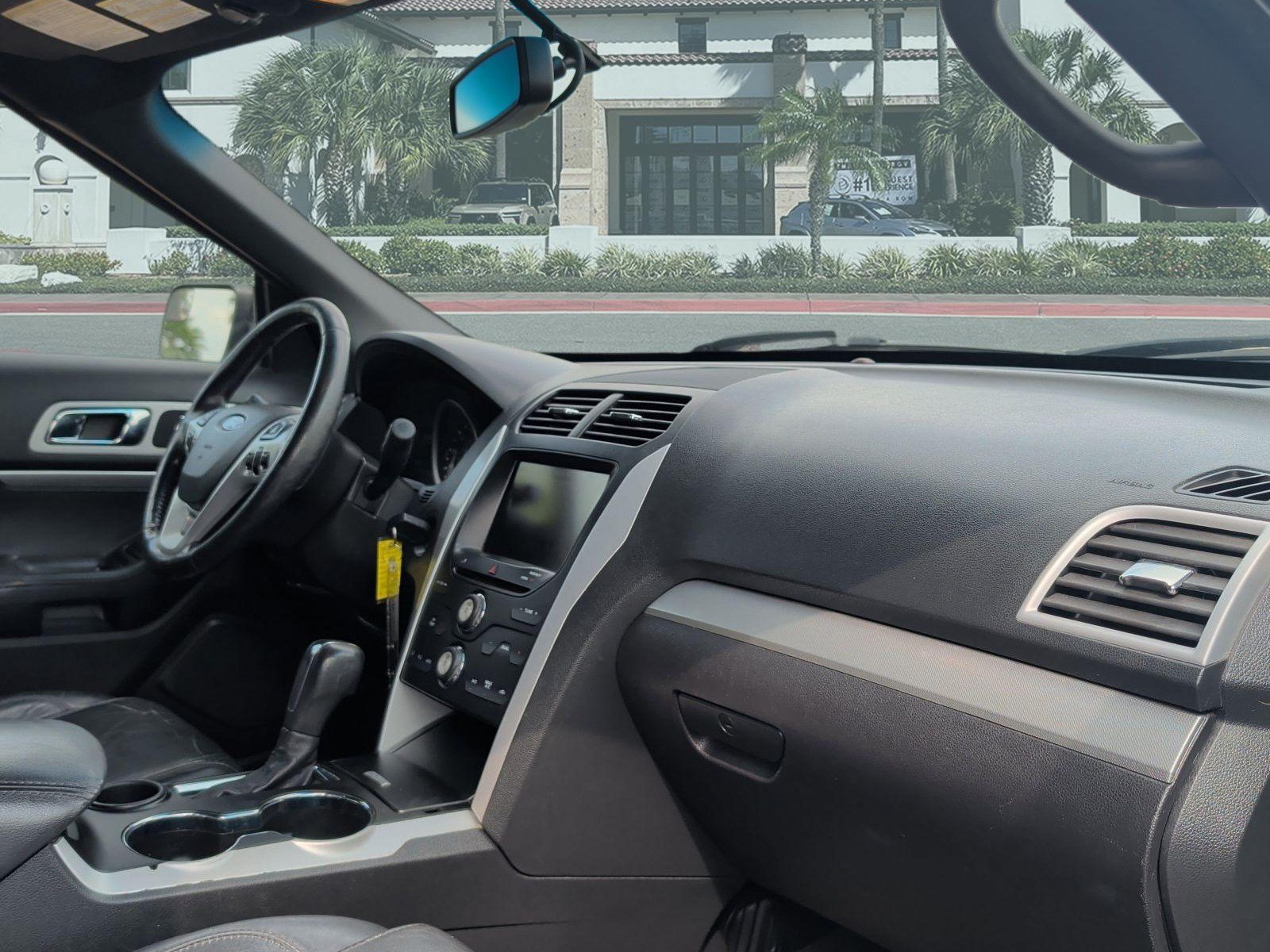Used 2015 Ford Explorer XLT w/ Equipment Group 202A FWD image 28