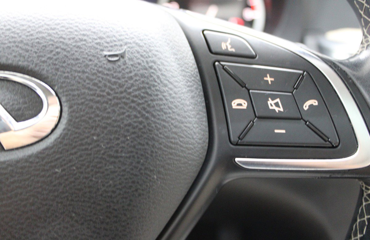 Used 2017 INFINITI QX30 Premium FWD image 22