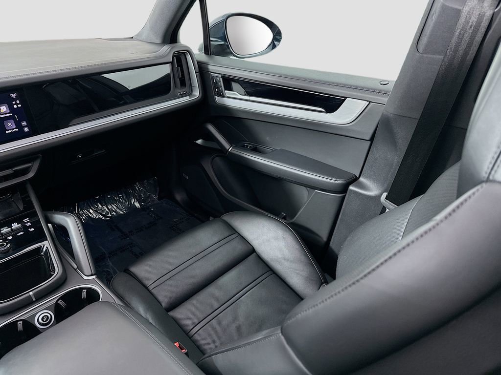 Certified 2024 Porsche Cayenne AWD/4WD image 26