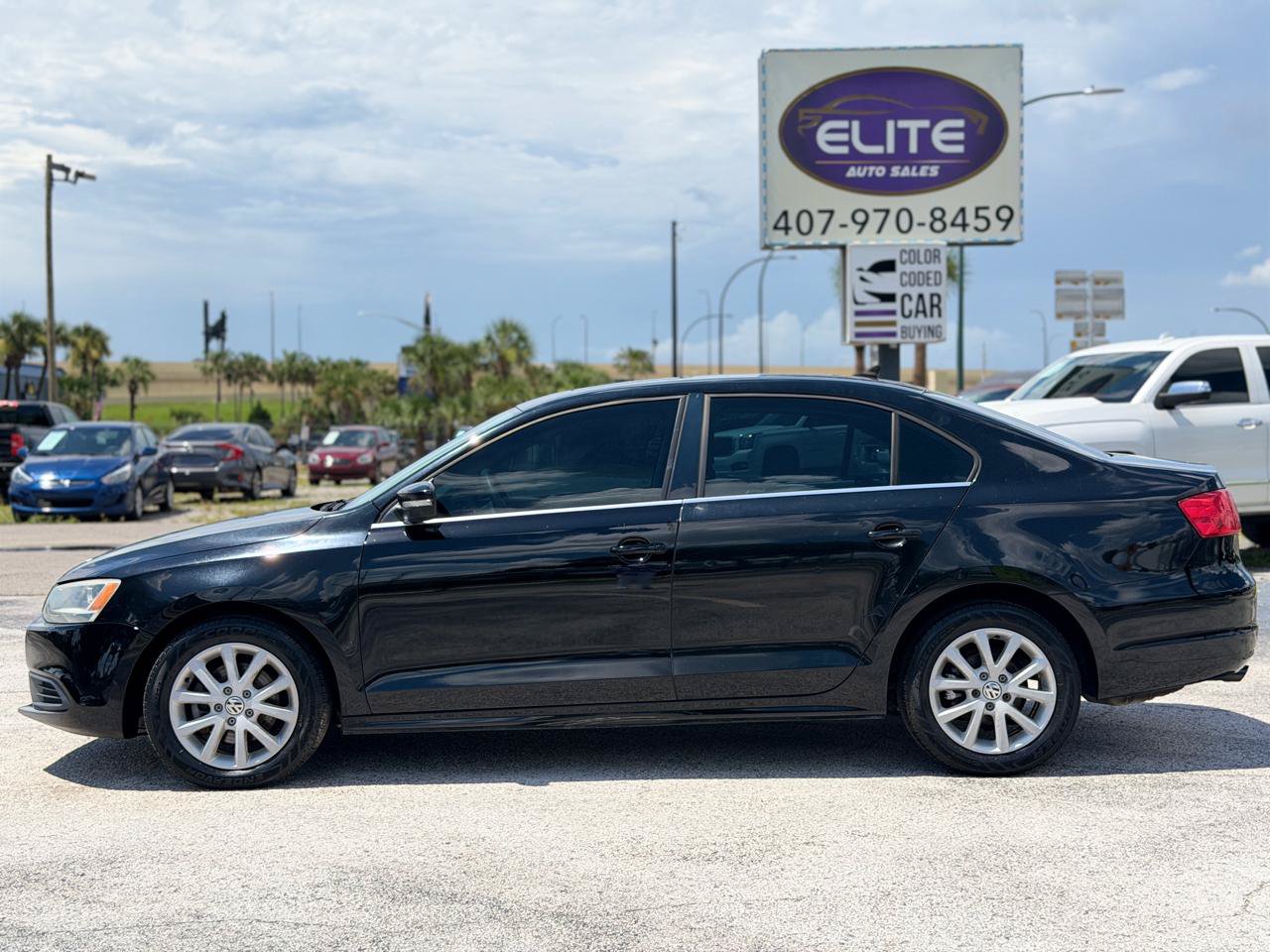 Used 2013 Volkswagen Jetta SE FWD image 2