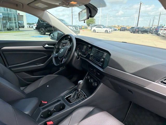 Used 2019 Volkswagen Jetta SE w/ Cold Weather Package FWD image 14