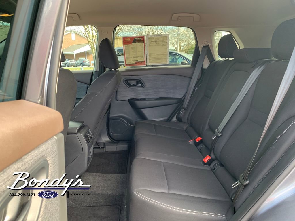 Used 2023 Nissan Rogue S image 23