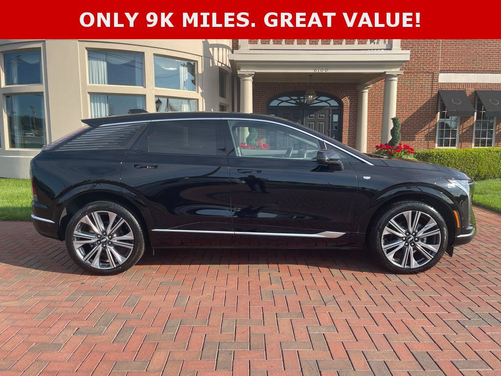 Used 2025 Cadillac Optiq Luxury 2 AWD/4WD image 7