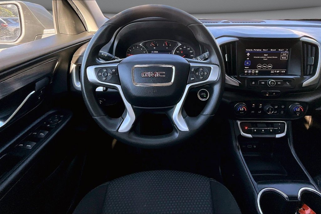 Used 2023 GMC Terrain SLE w/ Driver Convenience Package AWD/4WD image 8
