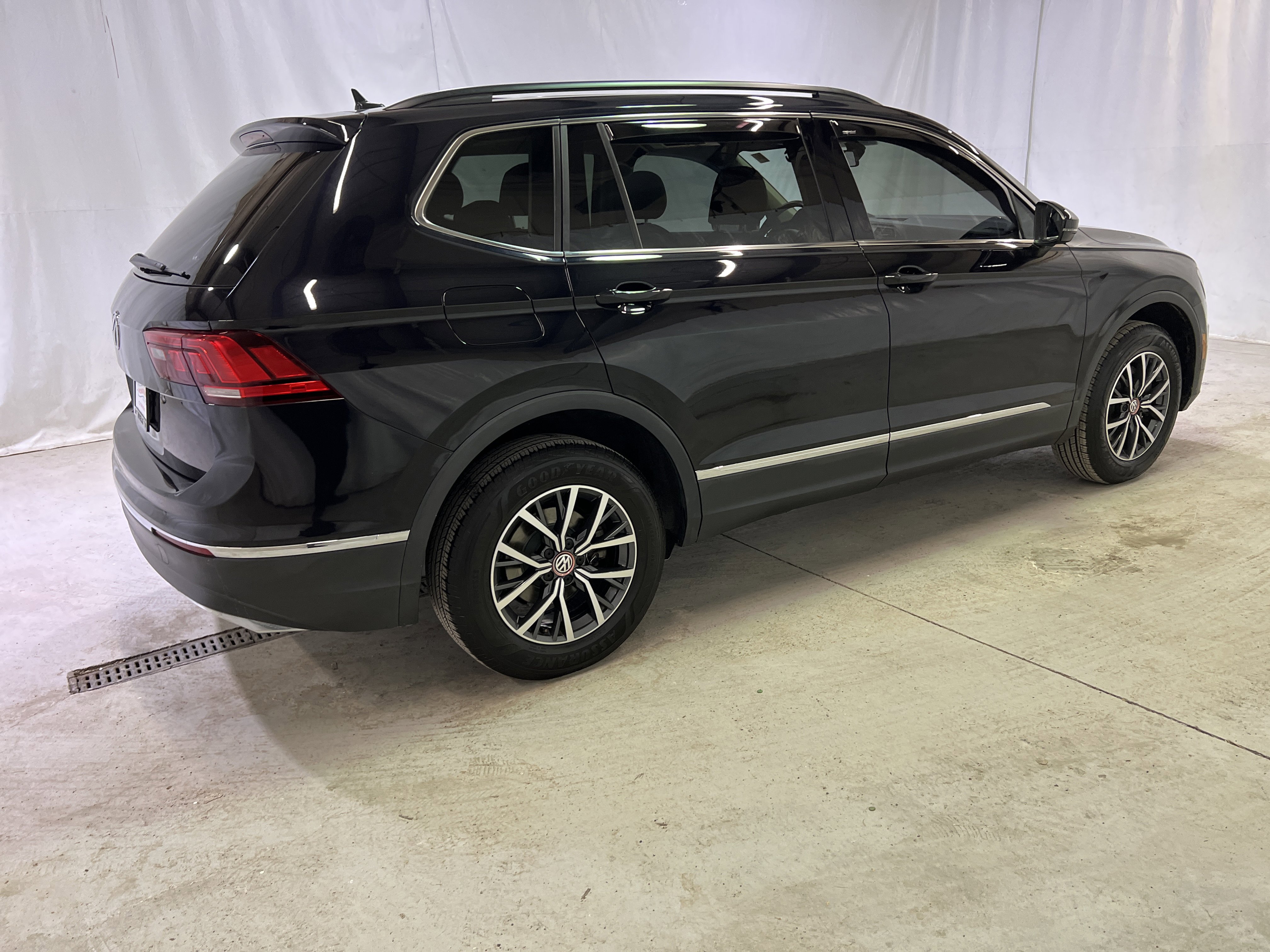 Used 2020 Volkswagen Tiguan SE image 11