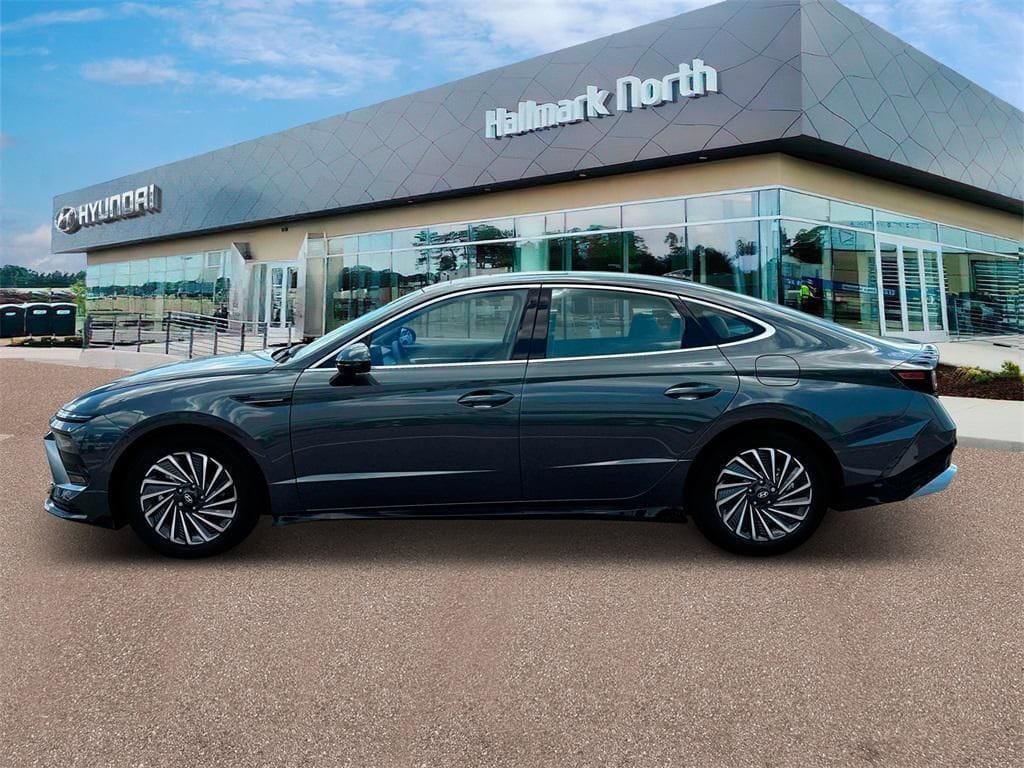 New 2025 Hyundai Sonata Limited FWD image 3