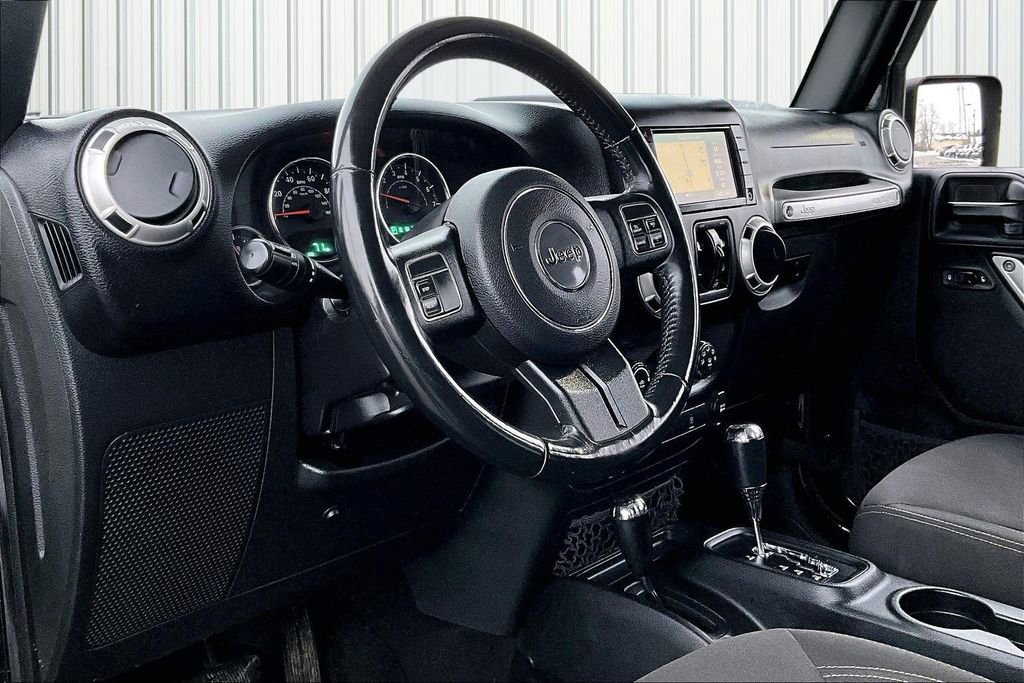 Used 2017 Jeep Wrangler Unlimited Sahara AWD/4WD image 15