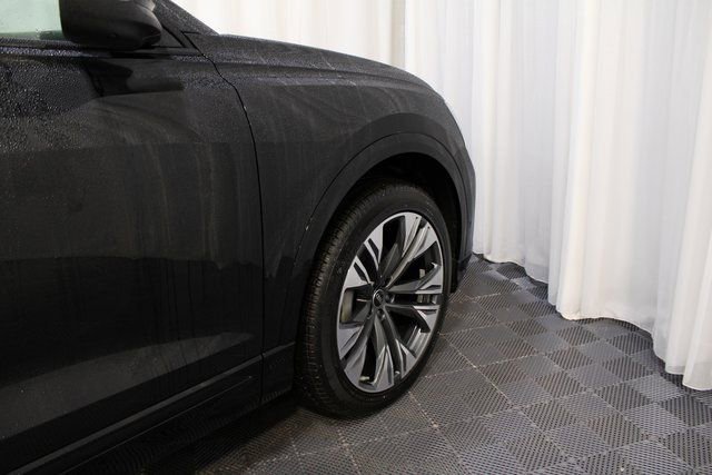 New 2025 Audi Q8 Premium image 28