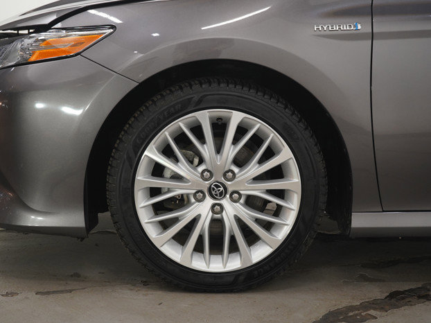 Used 2020 Toyota Camry XLE image 30