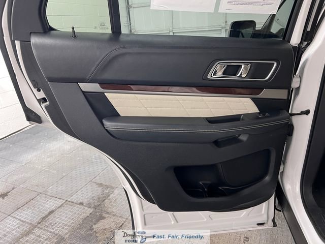 Used 2016 Ford Explorer Platinum image 30