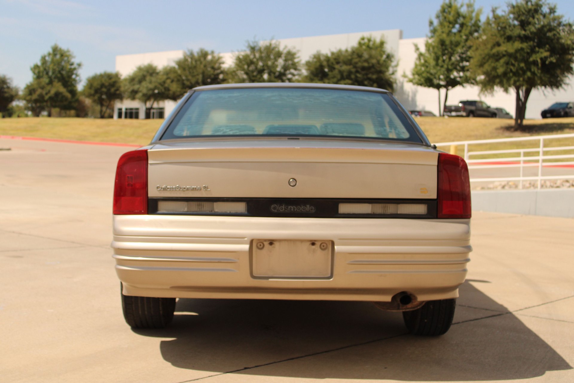 Used 1997 Oldsmobile Cutlass Supreme SL FWD image 12