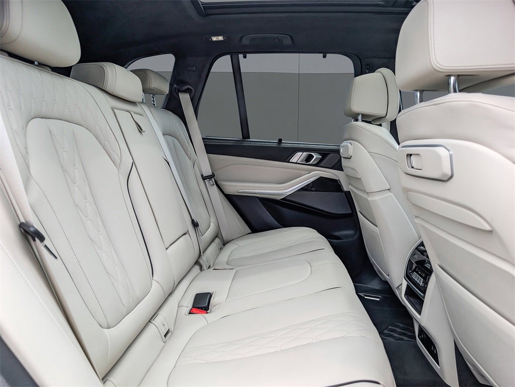 Used 2025 BMW X5 xDrive40i w/ Executive Package image 20