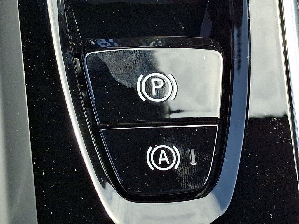 New 2027 Volvo XC60 B5 Plus AWD/4WD image 19
