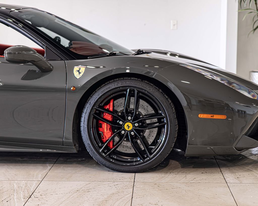 Used 2018 Ferrari 488 GTB RWD image 12