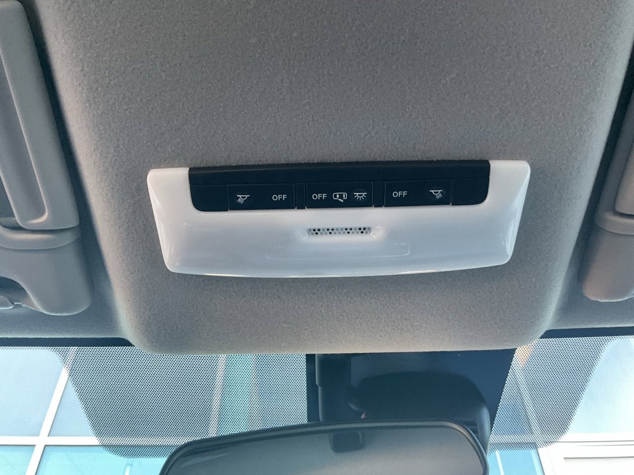Used 2025 Nissan Versa SV FWD image 16