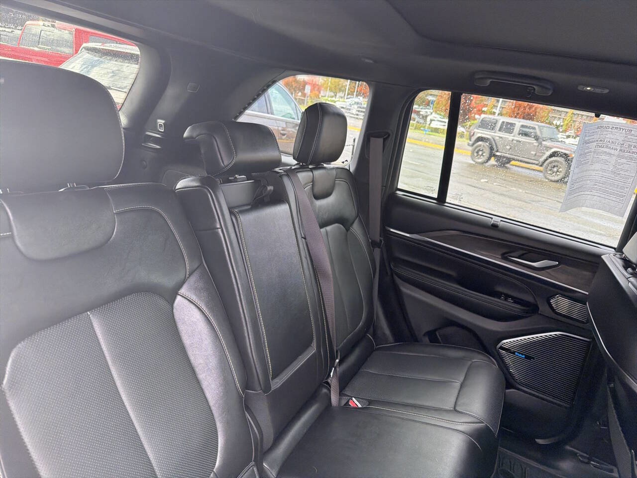 Used 2023 Jeep Grand Cherokee Overland w/ Luxury Tech Group IV image 27