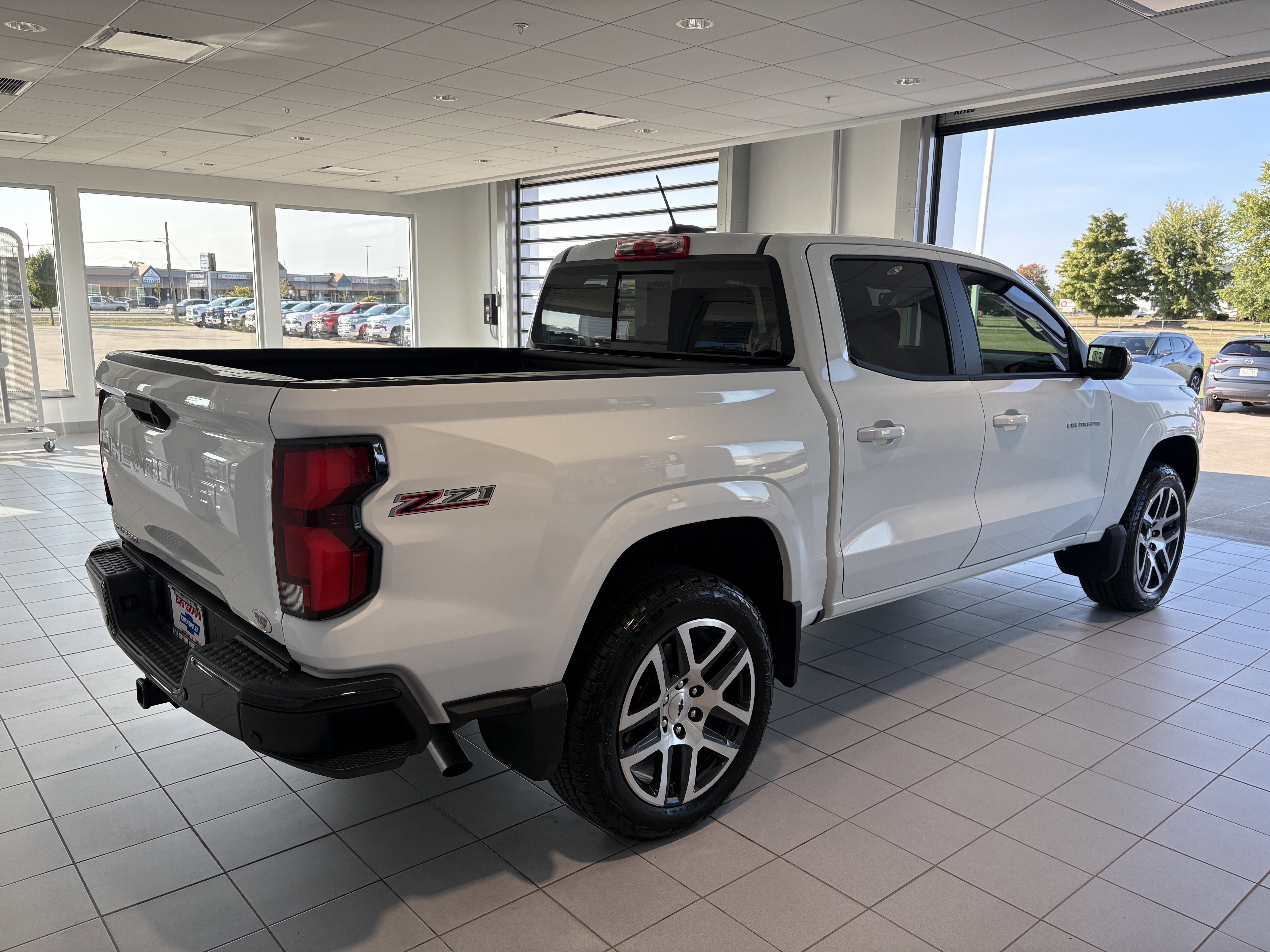 Used 2024 Chevrolet Colorado Z71 w/ Z71 Convenience Package 2 image 6