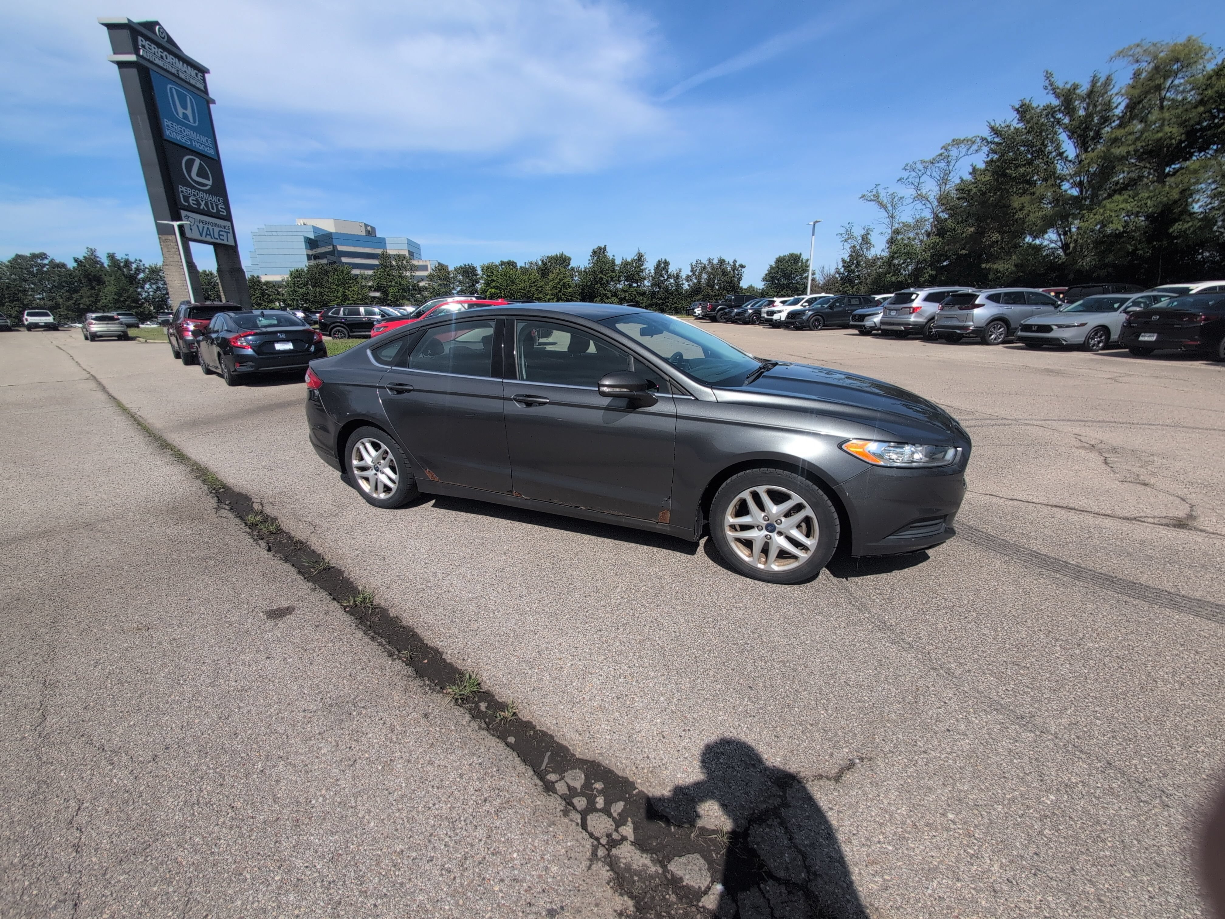 Used 2016 Ford Fusion SE FWD image 17
