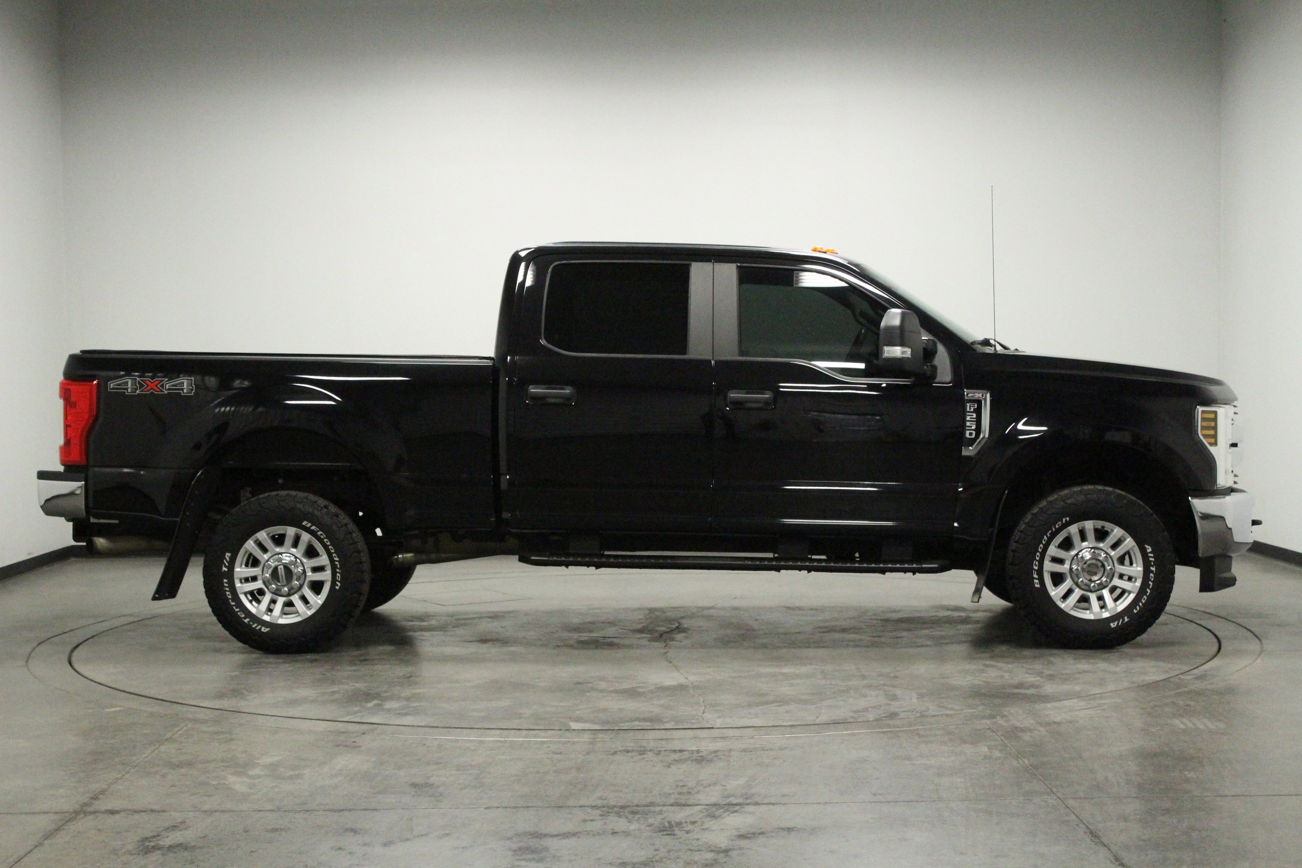 Used 2019 Ford F250 XL w/ STX Appearance Package AWD/4WD image 9