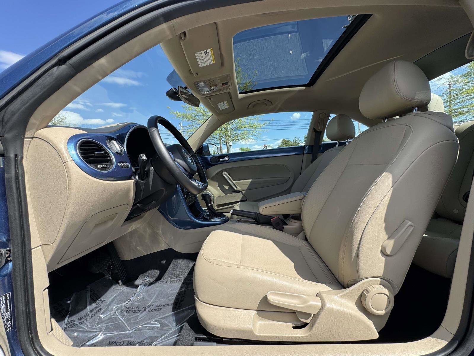 Used 2018 Volkswagen Beetle 2.0T SE w/ SE Premium Package FWD image 13