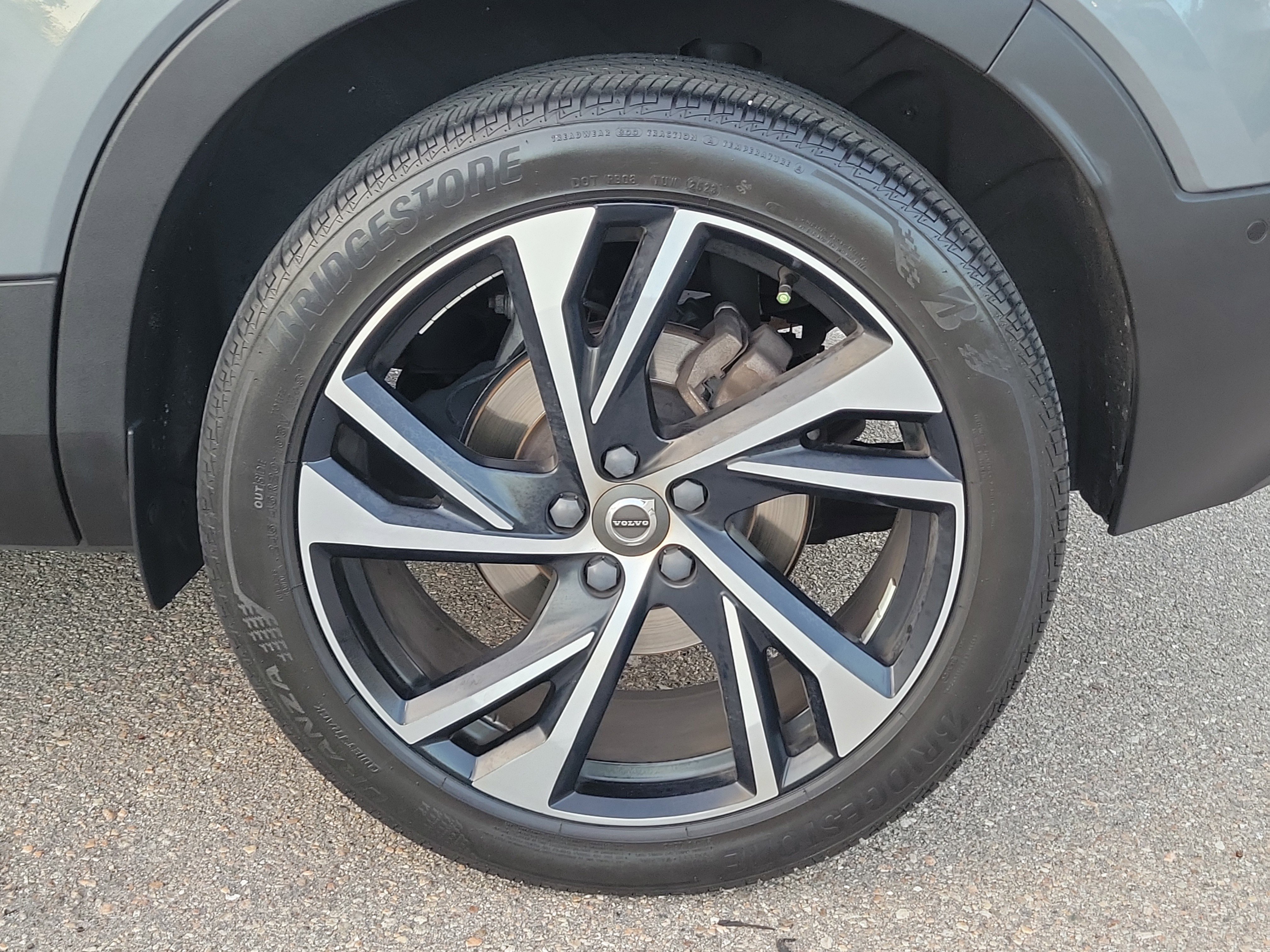 Used 2019 Volvo XC40 T5 R-Design image 10