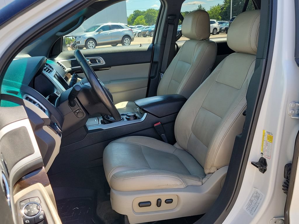 Used 2014 Ford Explorer Limited w/ Equipment Group 302A AWD/4WD image 6