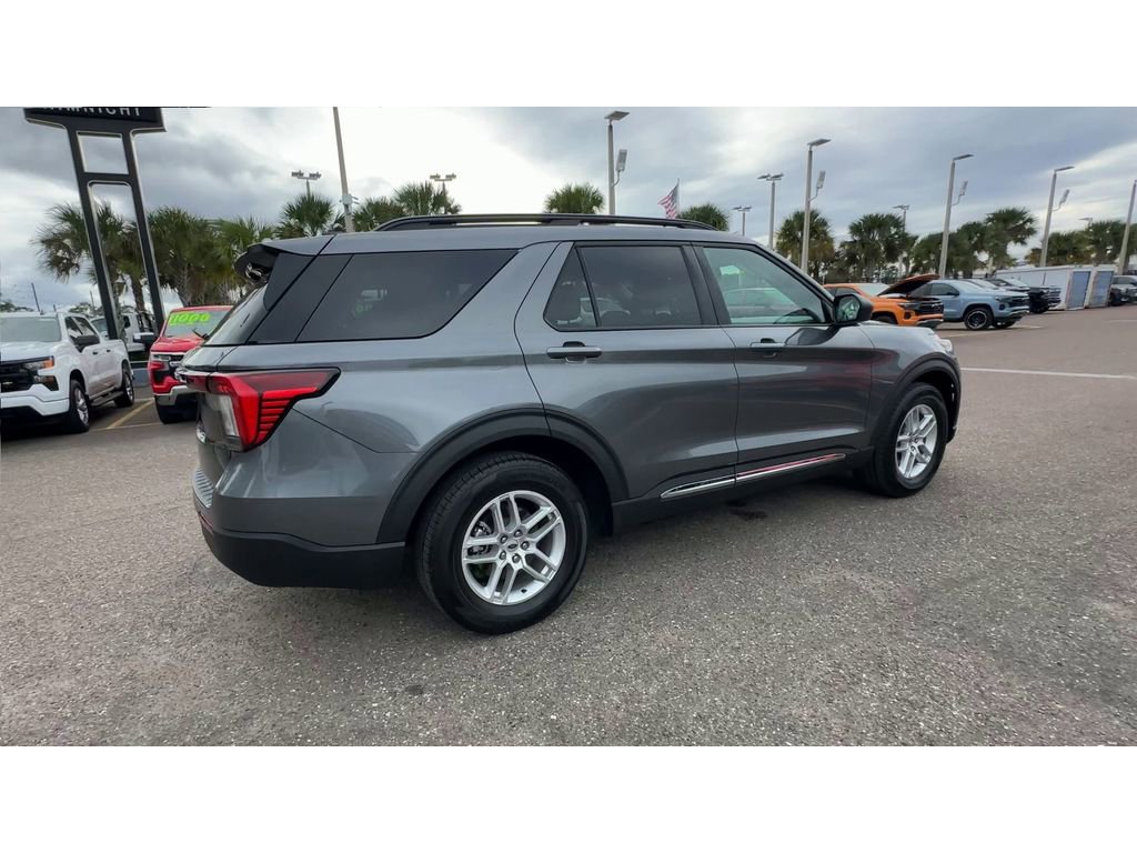 Used 2025 Ford Explorer Active image 2