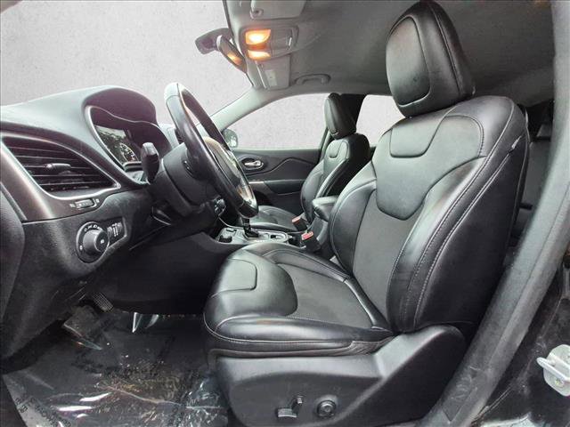 Used 2020 Jeep Cherokee Latitude Plus w/ Cold Weather Group AWD/4WD image 15