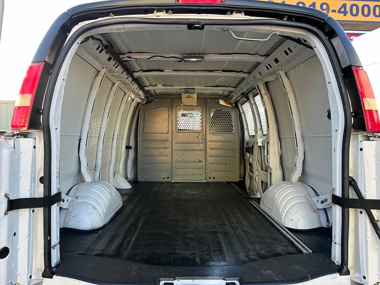 Used 2014 Chevrolet Express 2500 RWD image 10
