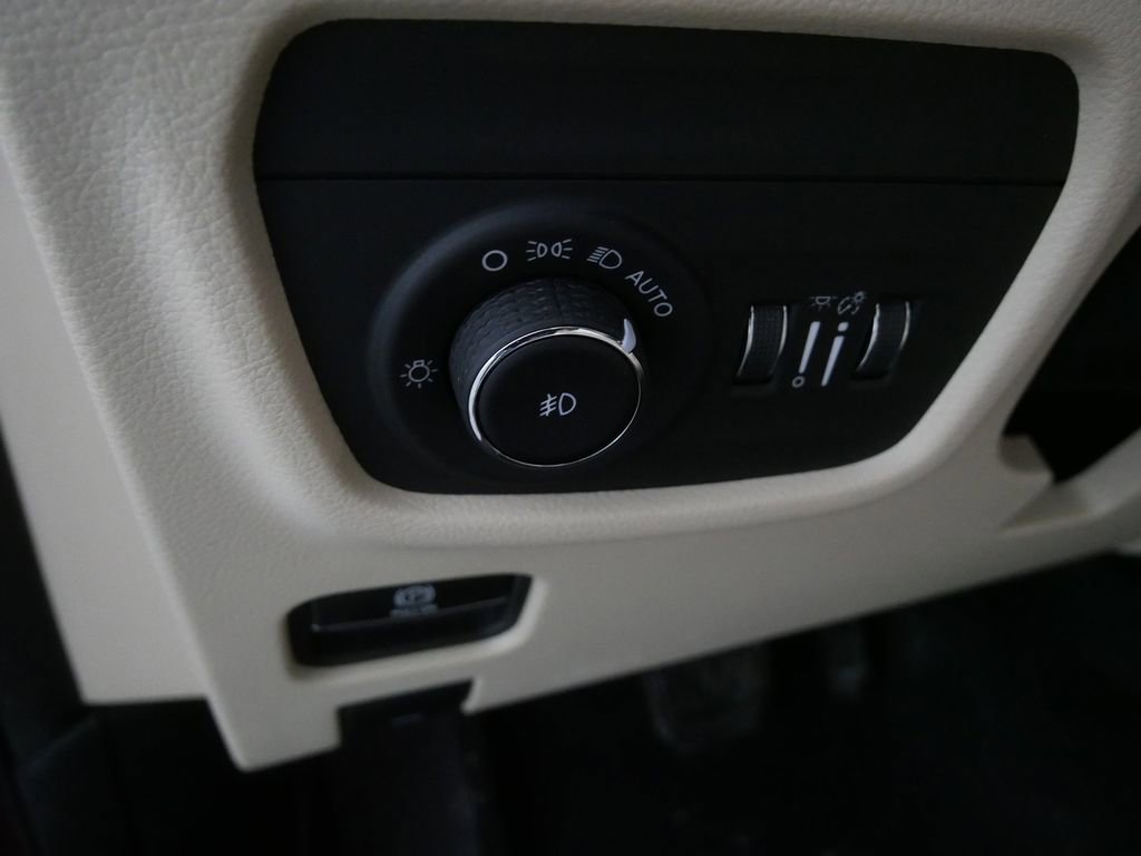 Used 2022 Jeep Grand Cherokee L Limited image 17