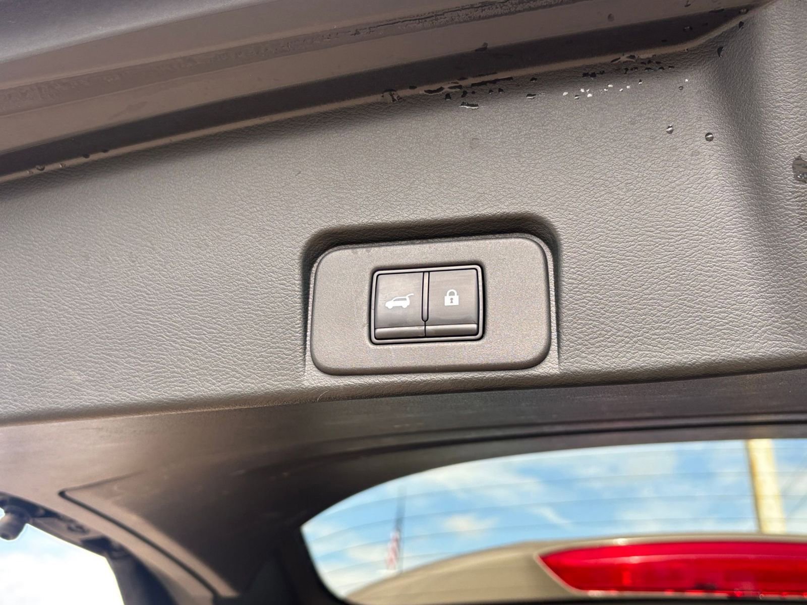 Used 2025 Nissan Rogue SV AWD/4WD image 23
