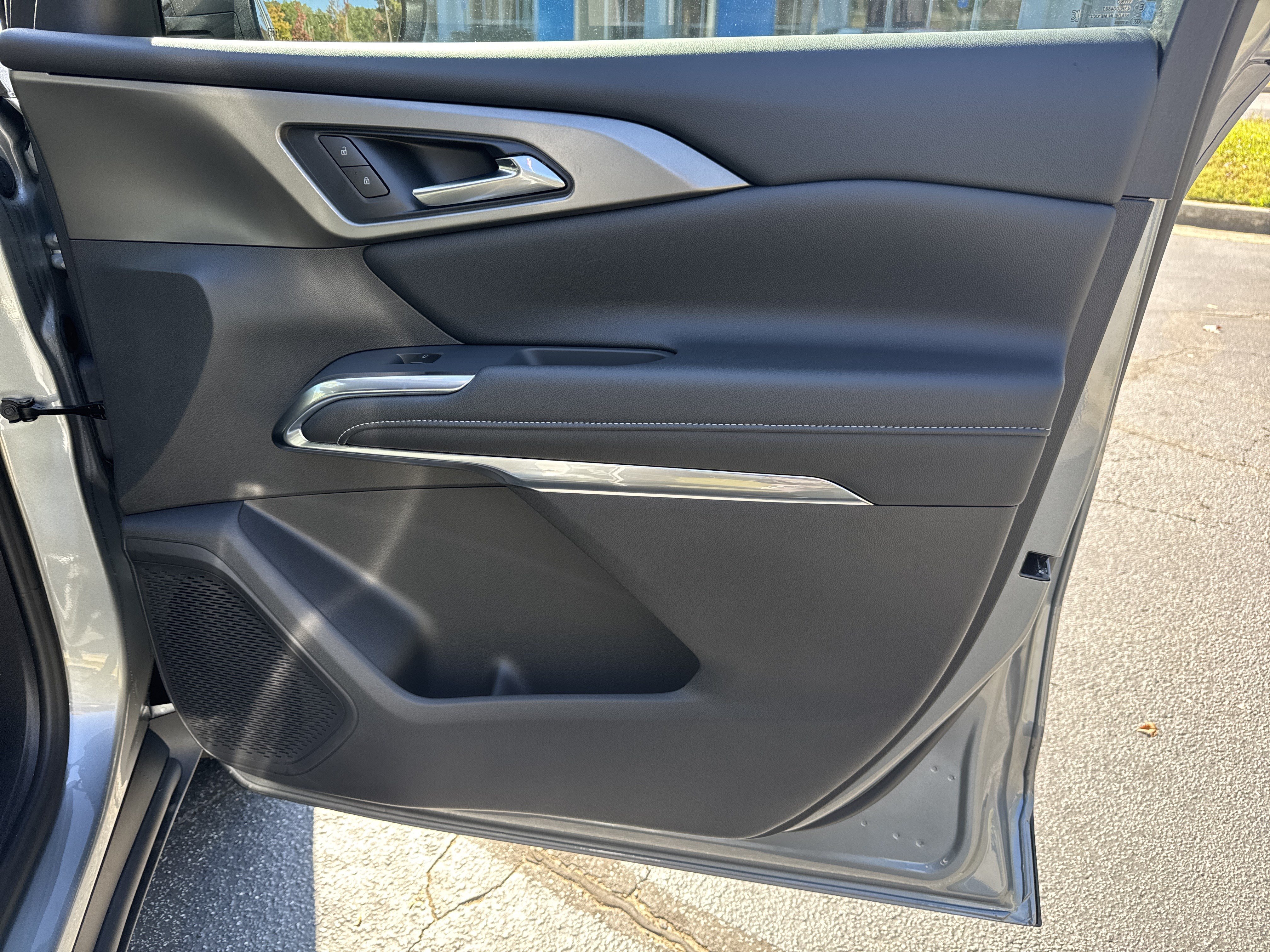 New 2027 Chevrolet Traverse LT w/ LPO, Floor Liner Package FWD image 14