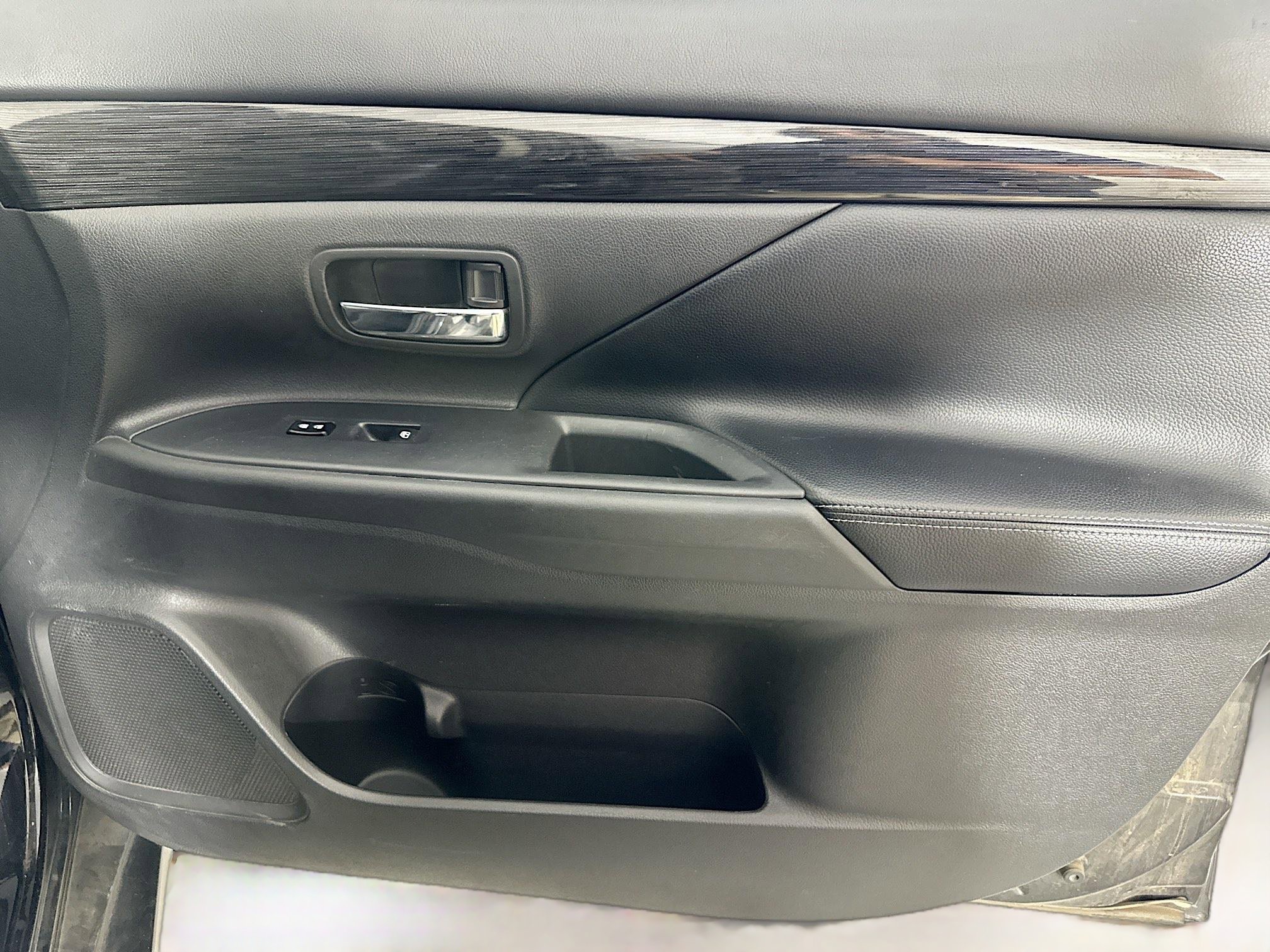 Used 2016 Mitsubishi Outlander SEL FWD image 29