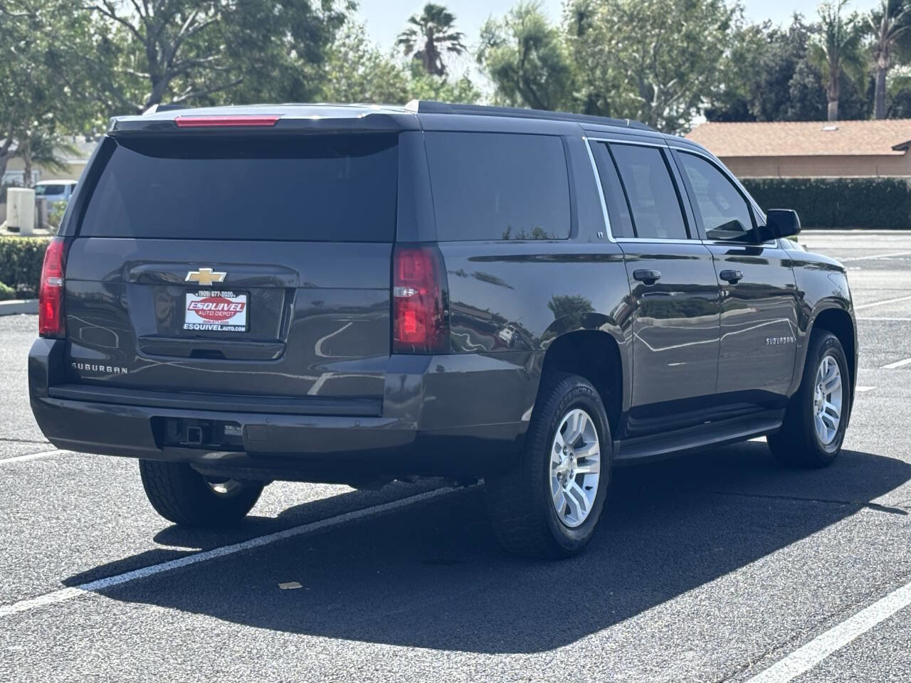 Used 2018 Chevrolet Suburban LT AWD/4WD image 8