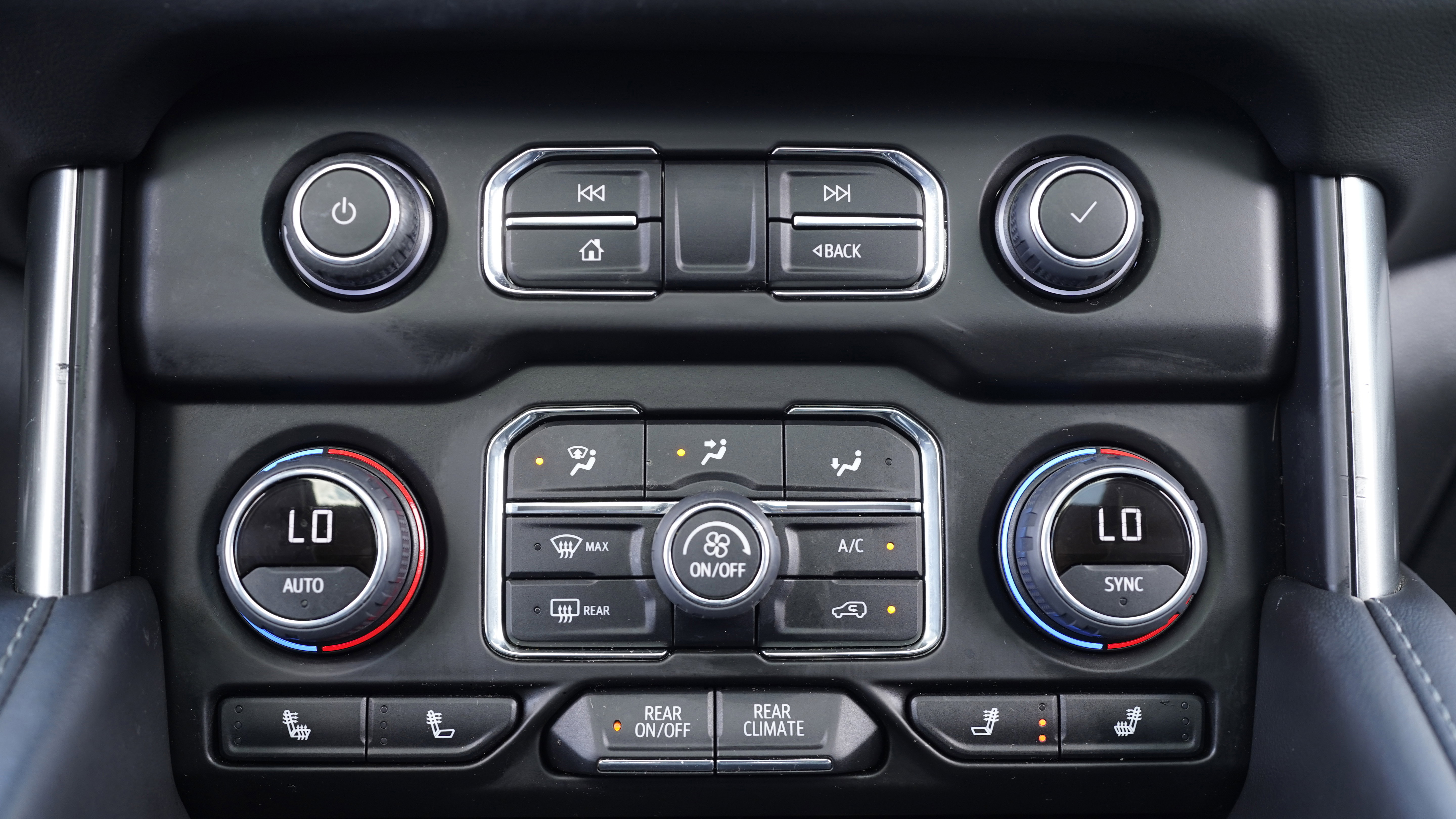 Used 2022 Chevrolet Tahoe LT w/ Luxury Package RWD image 30