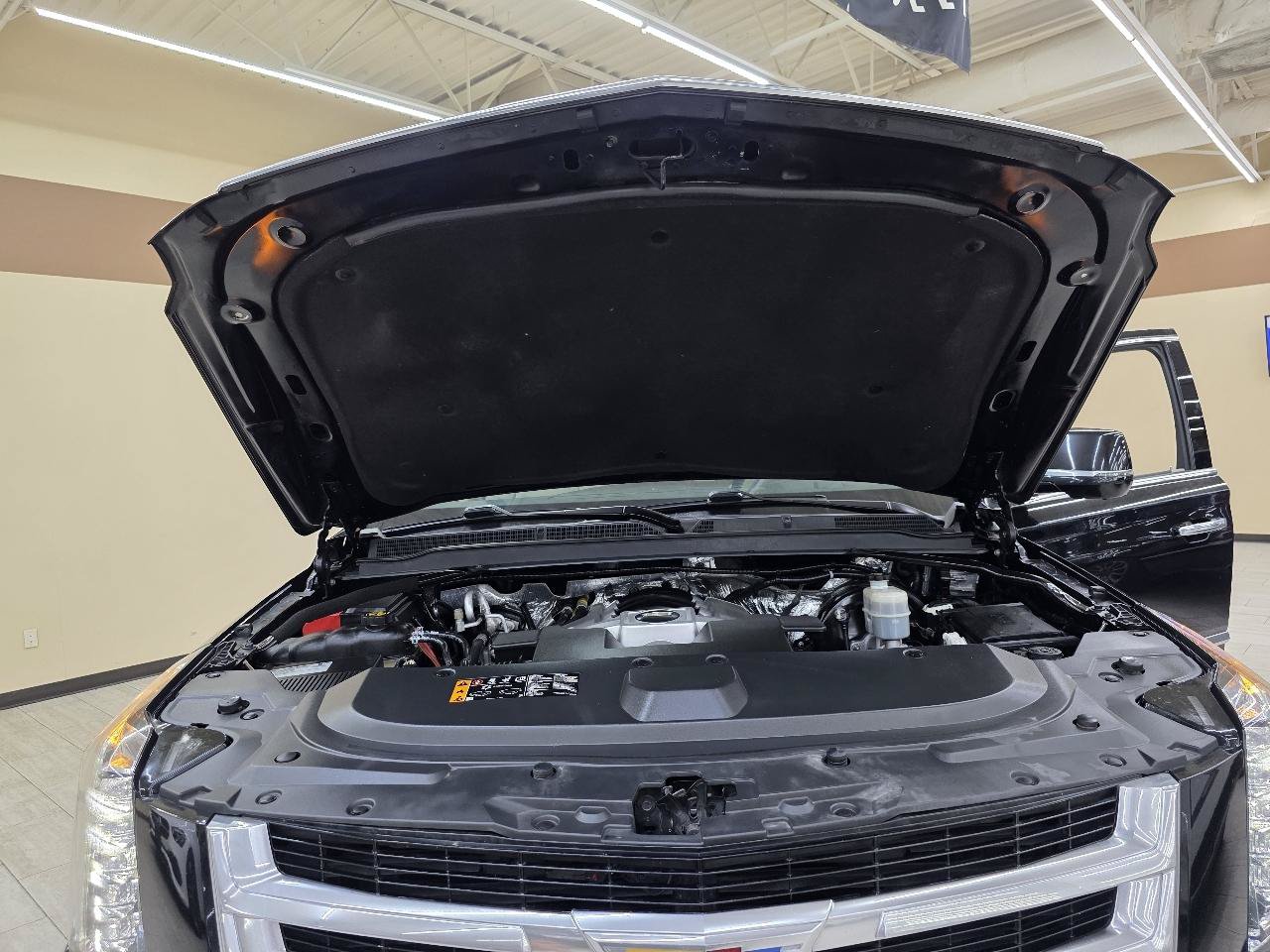 Used 2018 Cadillac Escalade Premium Luxury AWD/4WD image 45