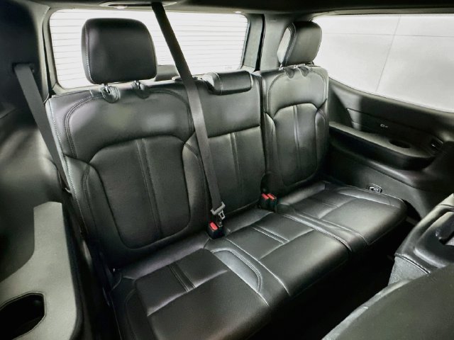 Used 2023 Jeep Wagoneer 4WD w/ Premium Group I image 30