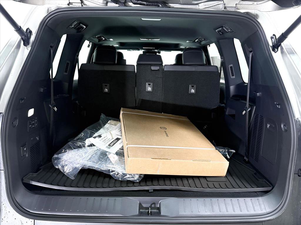 New 2026 Lexus LX 600 4WD w/ Luxury Package image 12