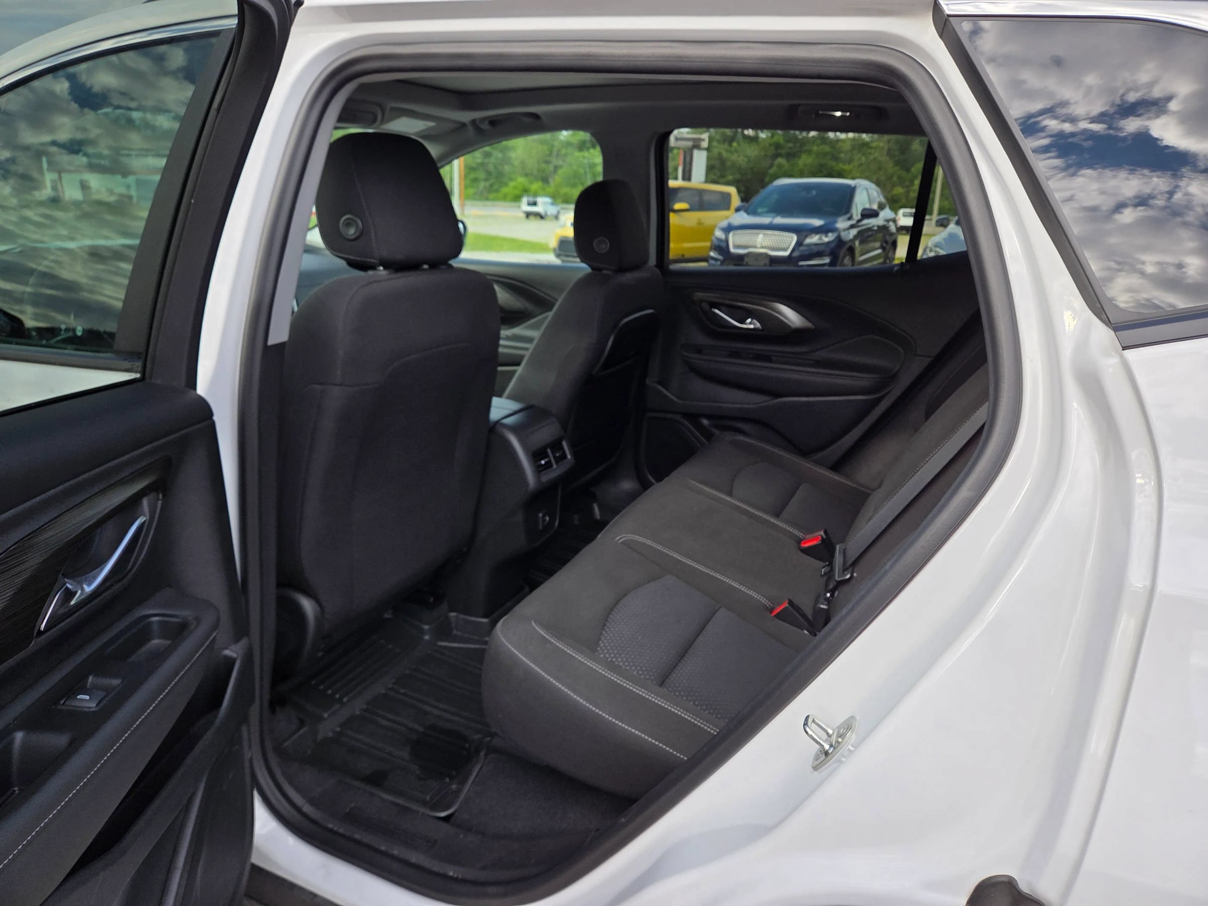Used 2023 GMC Terrain SLE w/ Driver Convenience Package AWD/4WD image 15