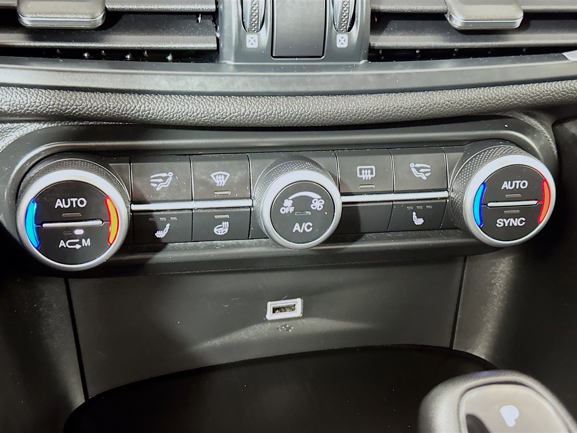 Used 2018 Alfa Romeo Giulia AWD image 16
