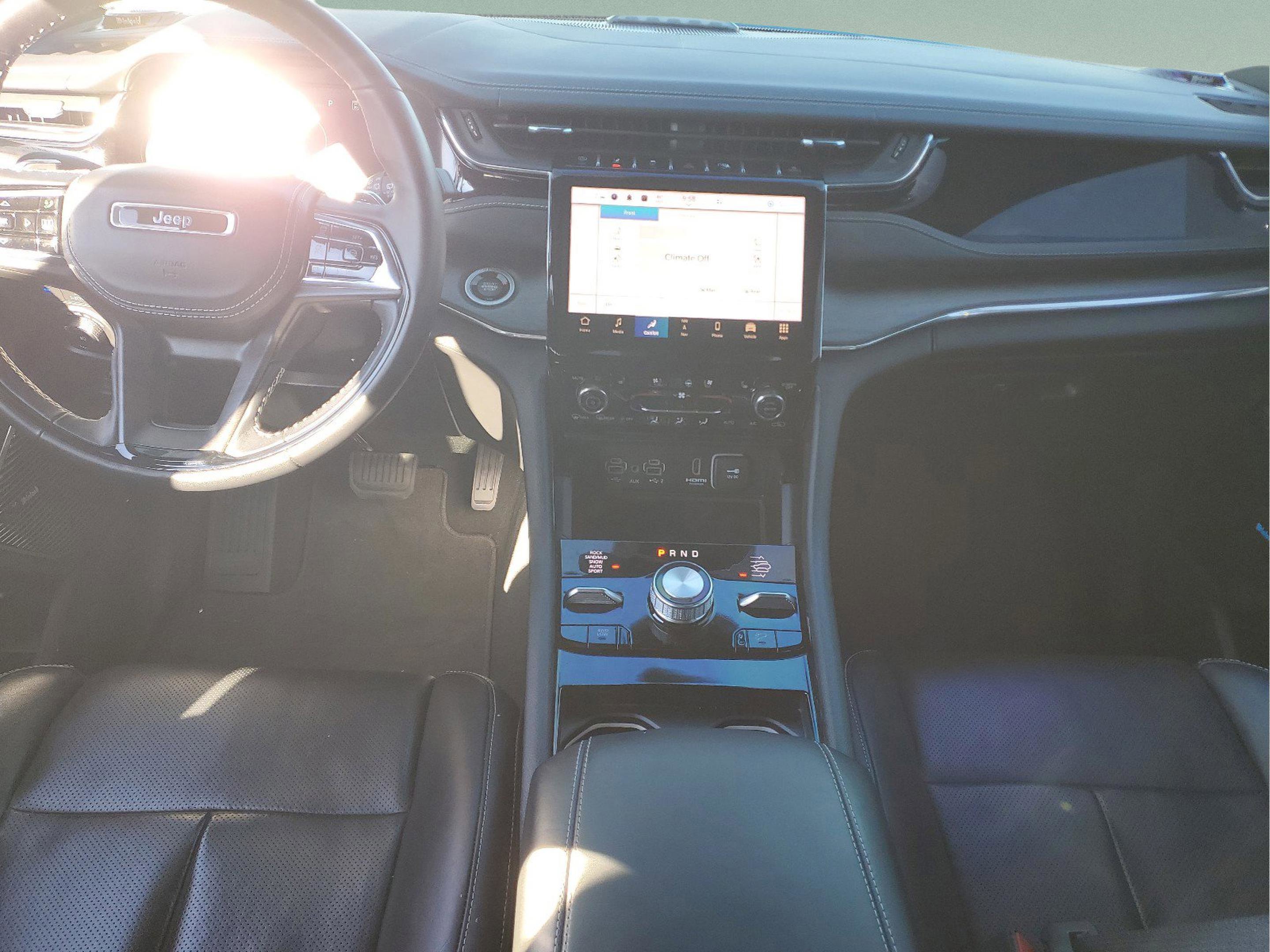 Used 2024 Jeep Grand Cherokee Overland w/ Advanced Protech Group III image 10