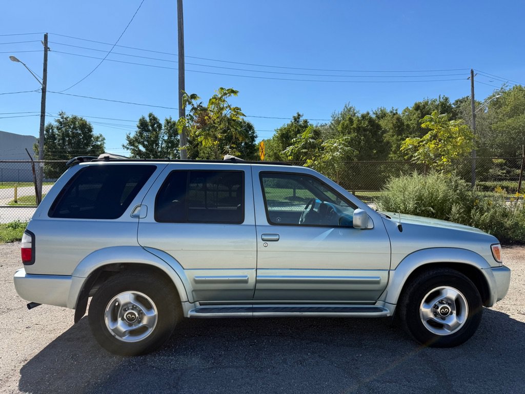 Used 2000 INFINITI QX4 4WD image 2