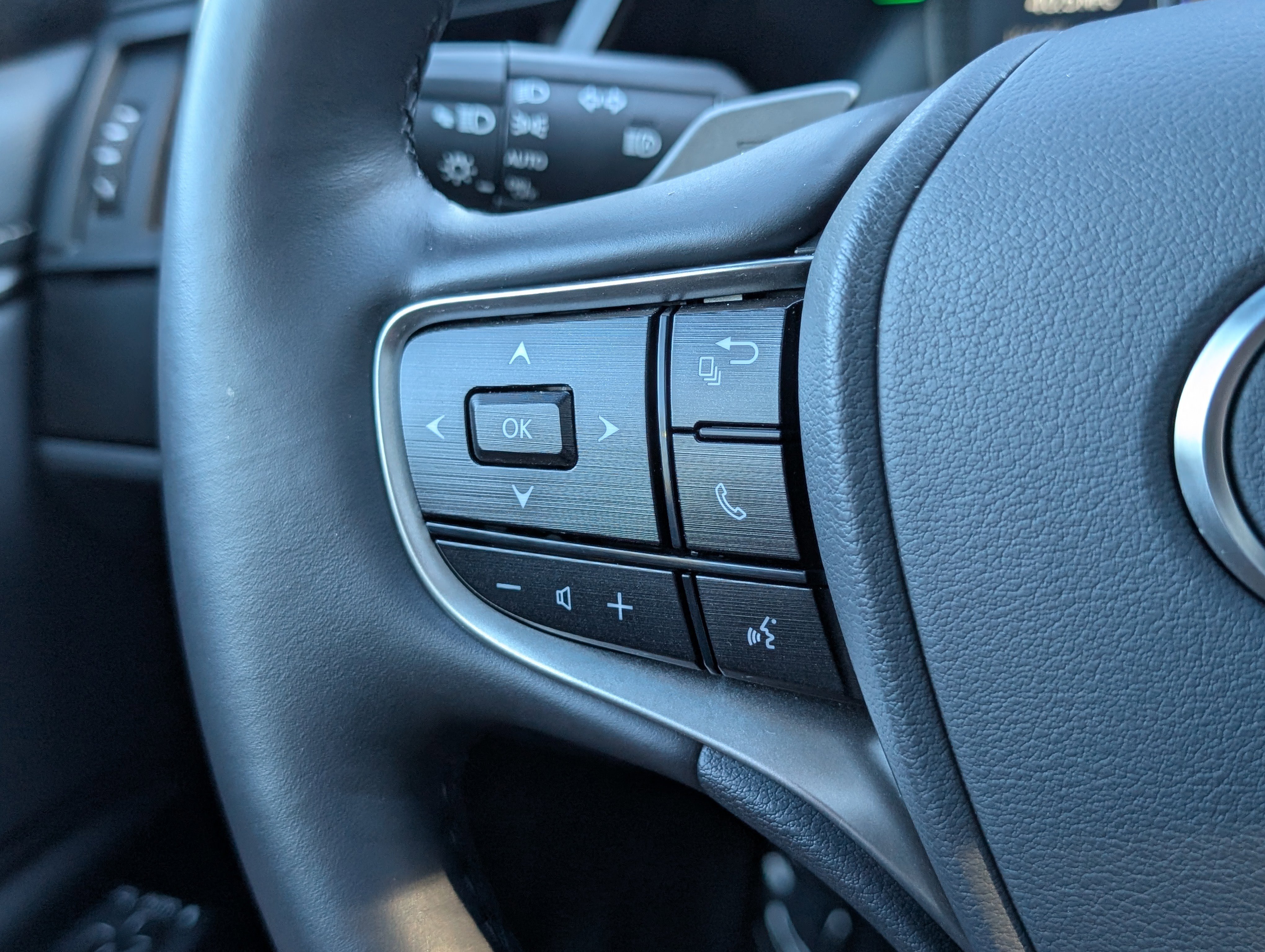 Certified 2024 Lexus ES 300h w/ Premium Package image 22