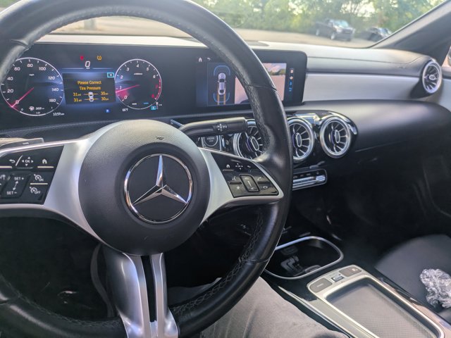 Used 2025 Mercedes-Benz CLA 250 4MATIC image 32