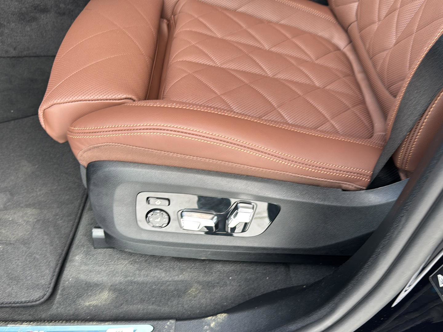 New 2026 BMW X5 xDrive40i w/ M Sport Package image 28