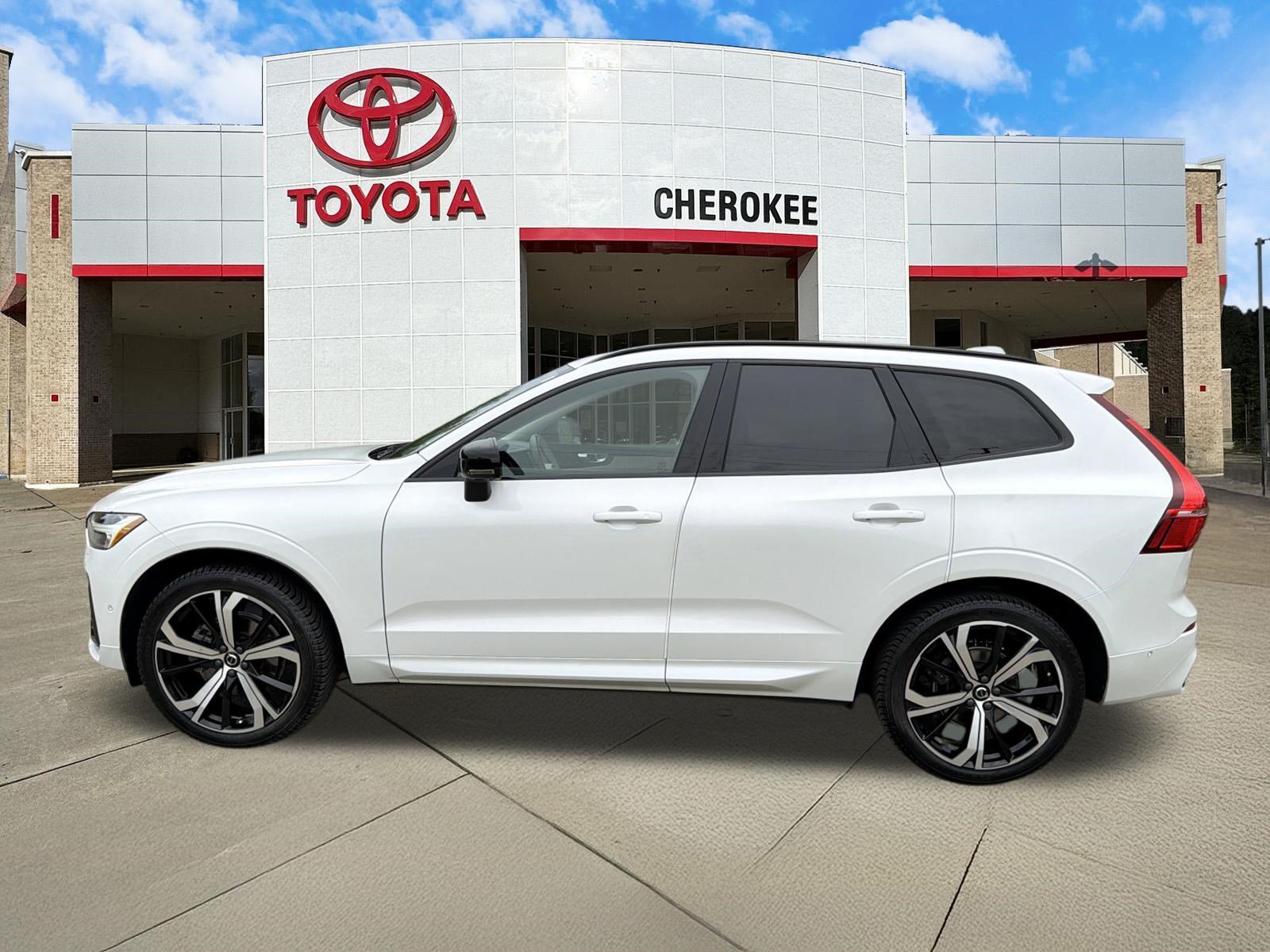 Used 2024 Volvo XC60 B5 Ultimate w/ Protection Package Premier AWD/4WD image 8