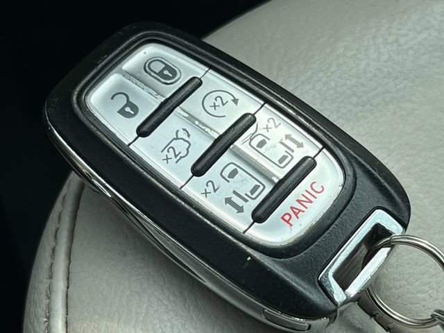 Used 2018 Chrysler Pacifica Touring-L image 30