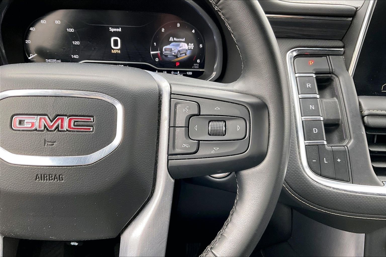 Used 2024 GMC Yukon XL SLT image 12