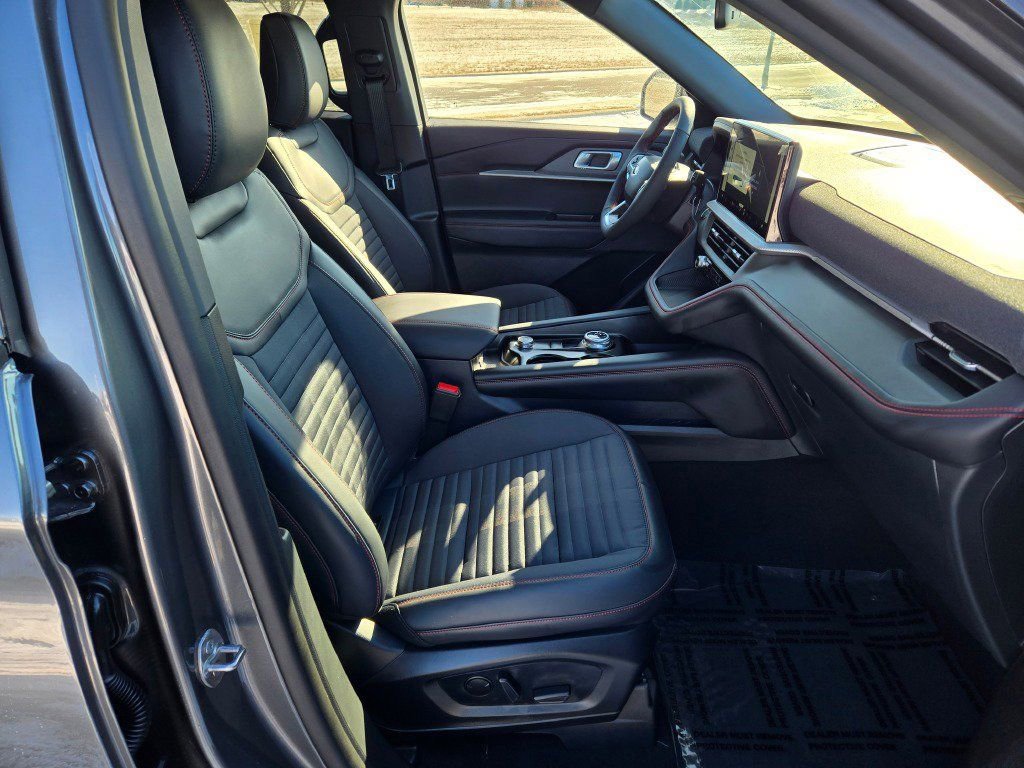 New 2026 Ford Explorer ST-Line w/ ST-Line Street Pack image 5