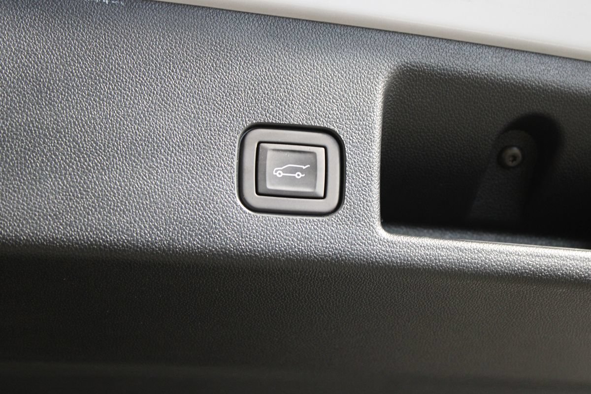 Used 2024 Chevrolet Equinox EV RS w/ Active Safety Package 3 AWD/4WD image 29